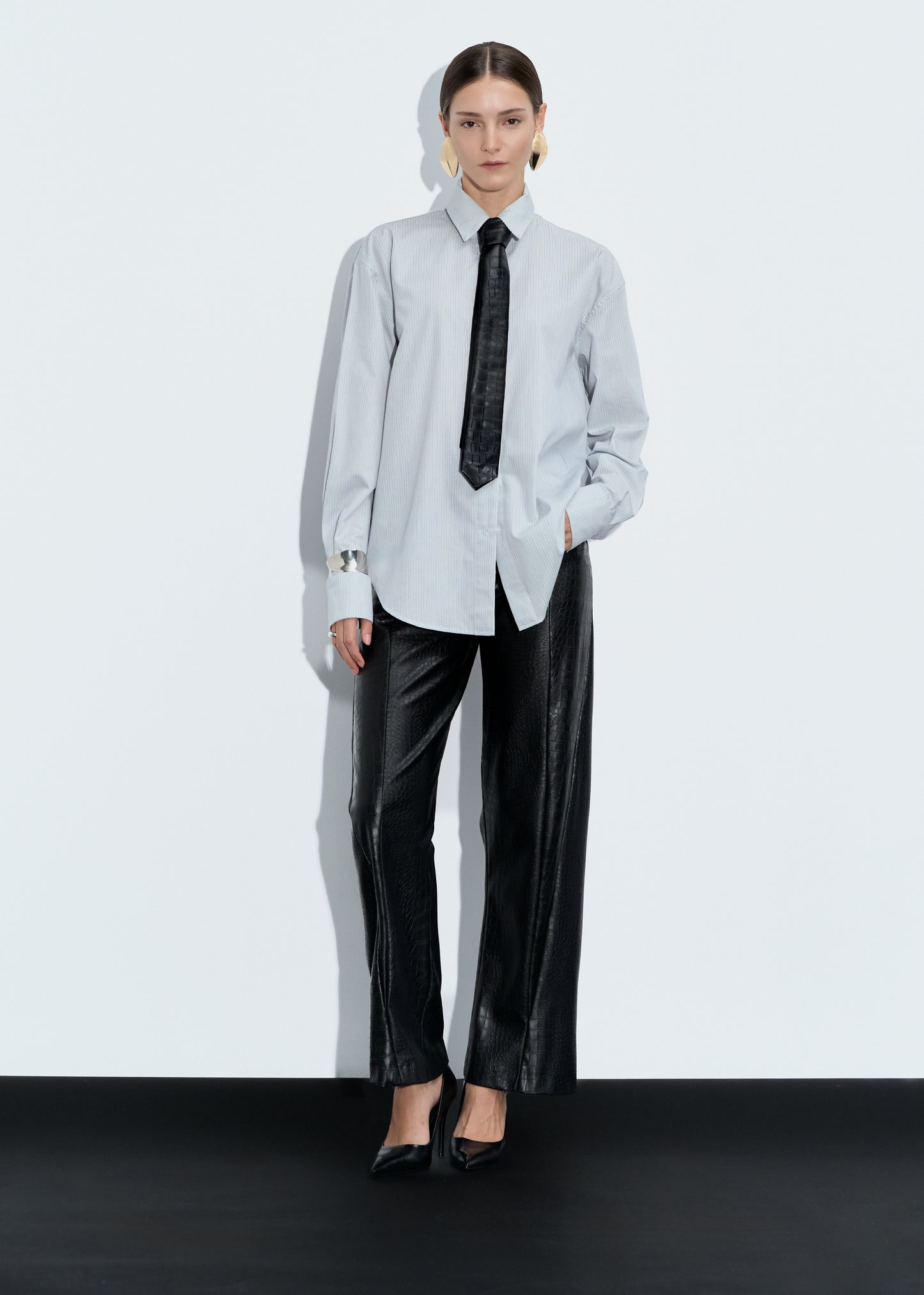 BLACK TIE